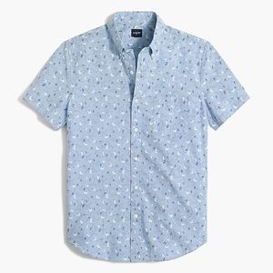 Short sleeve floral print slim chambray shirt.
